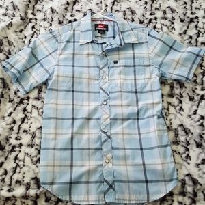 Boys Quiksilver snap front shirt. Size 12-14